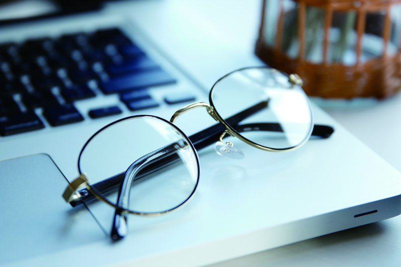 パソコン上のメガネ